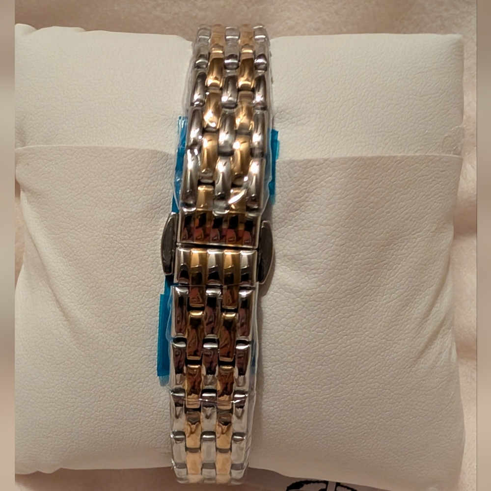 Invicta Wildflower Women's Watch  30mm, Silver Gold (69106) NIB - Picture 2 of 5